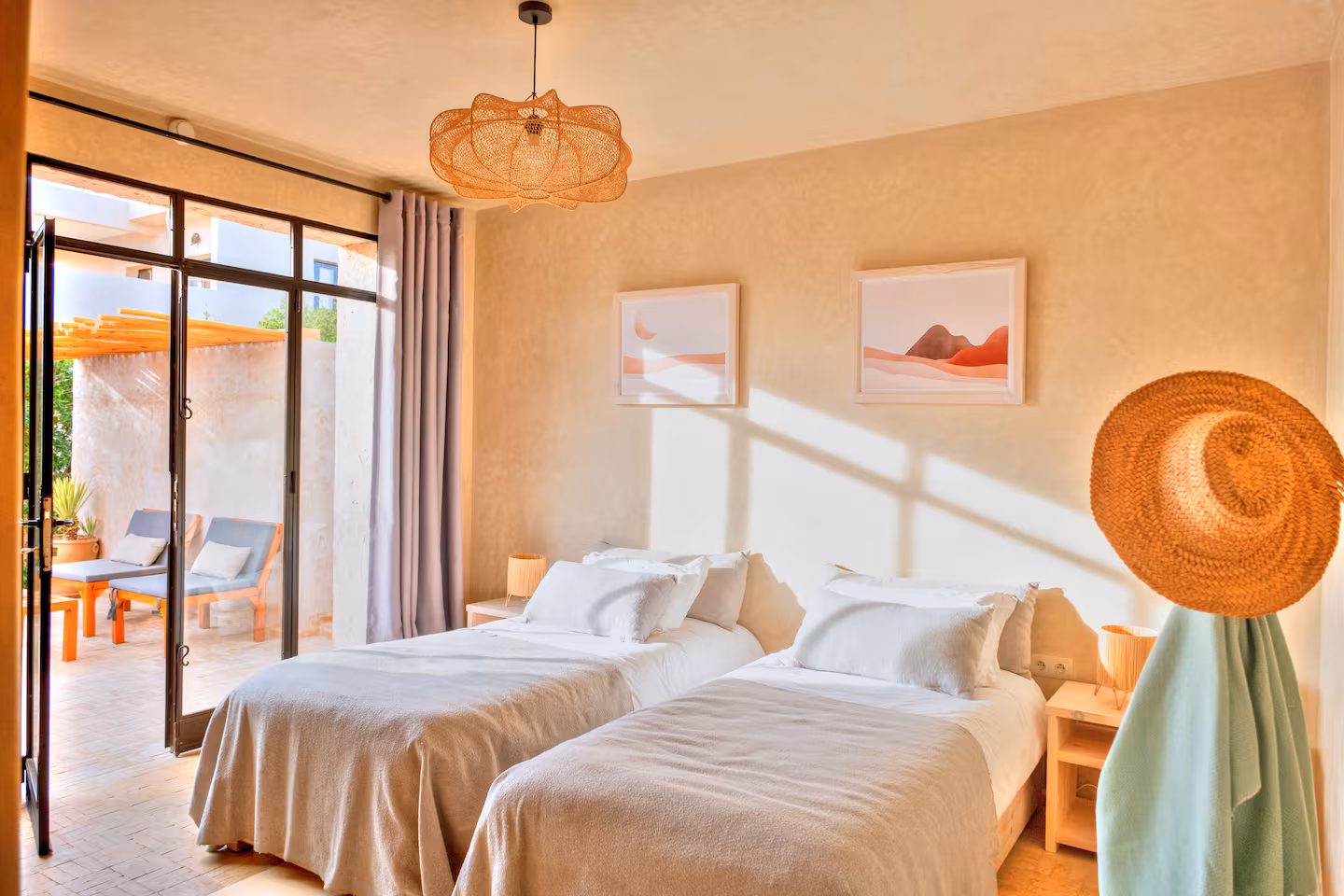 Slaapkamer met twee bedden